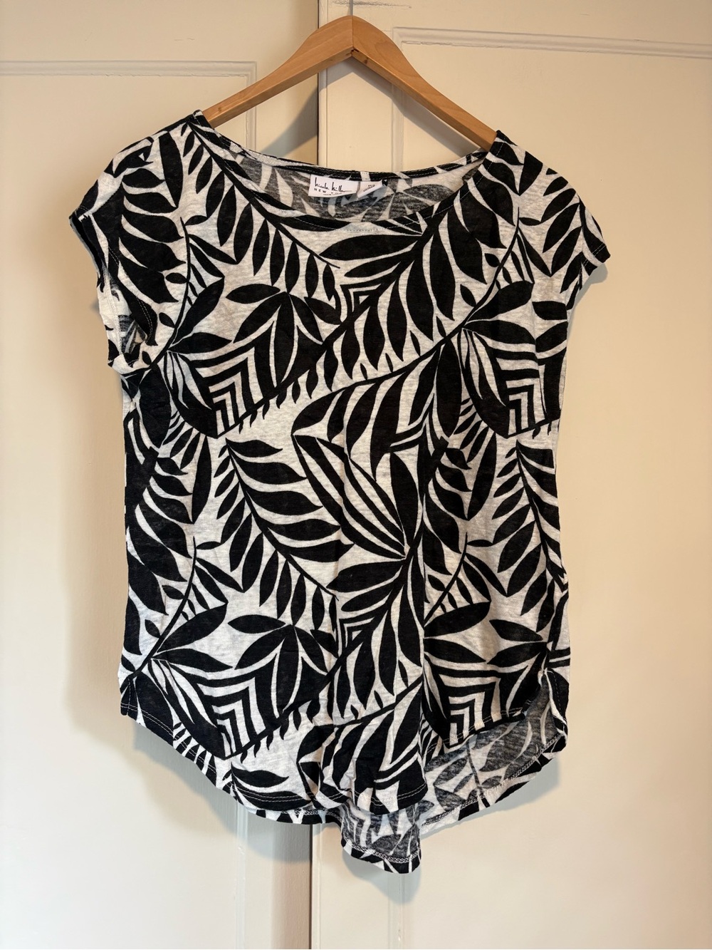 Nicole Miller New York 100% Linen Top Black Cream Leaf Print Botanical